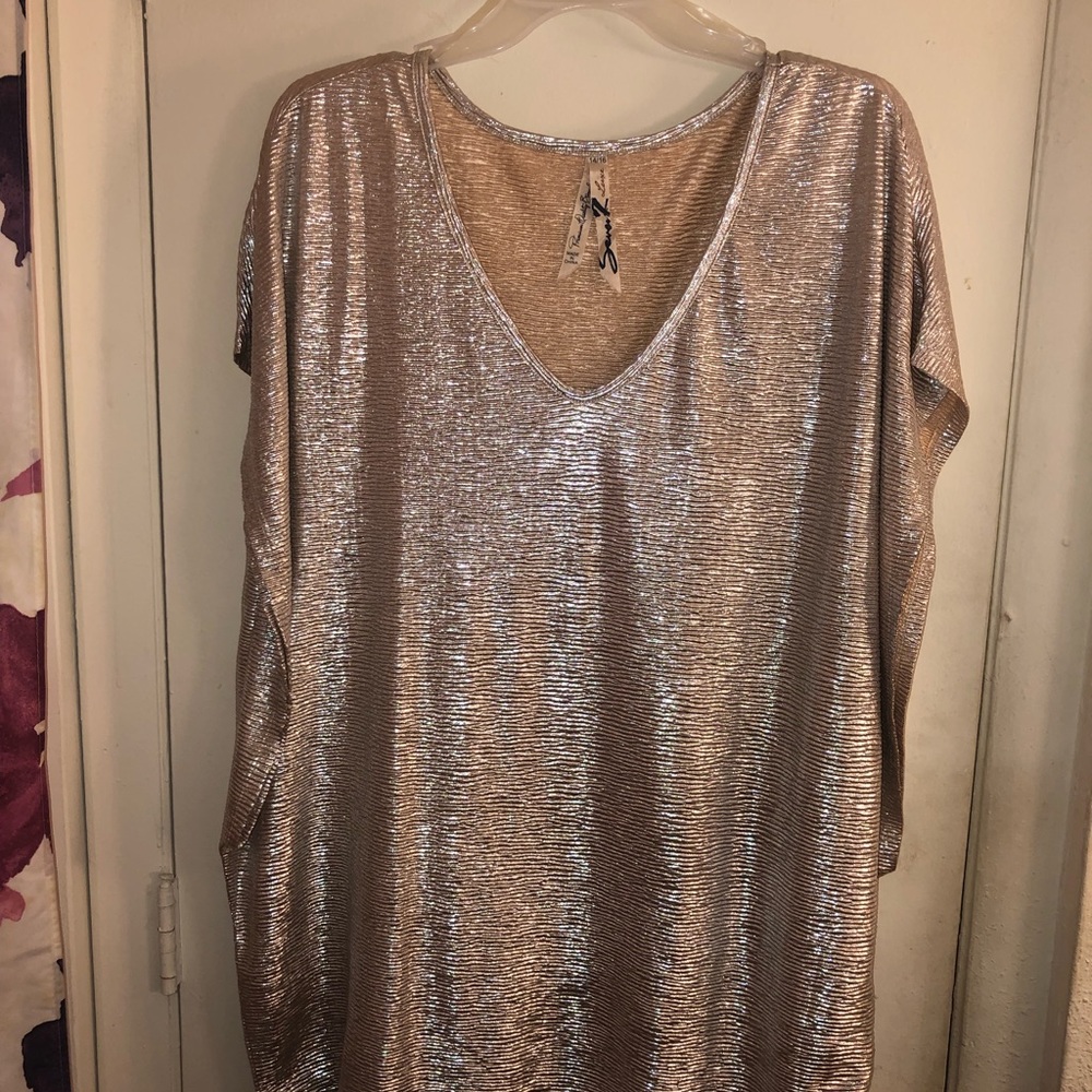 Seven7 blouse for classy attire….. Can be dressed up or down!